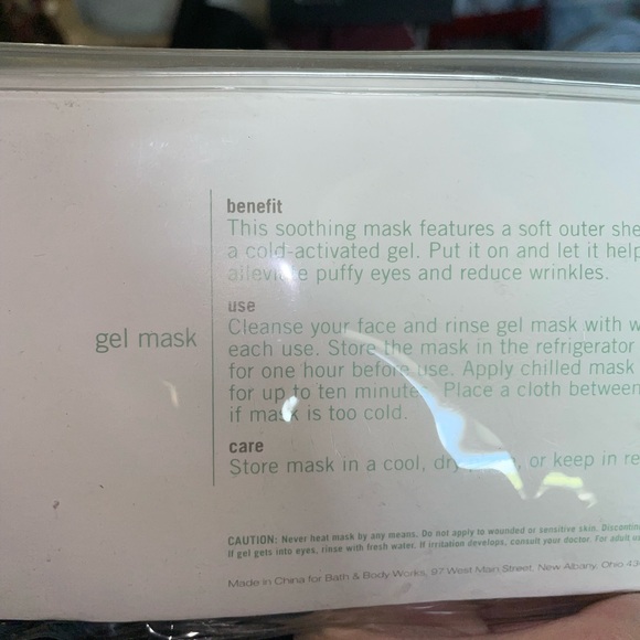 2/$10 Bath & Body Works Gel Mask, O/S - Picture 4 of 7